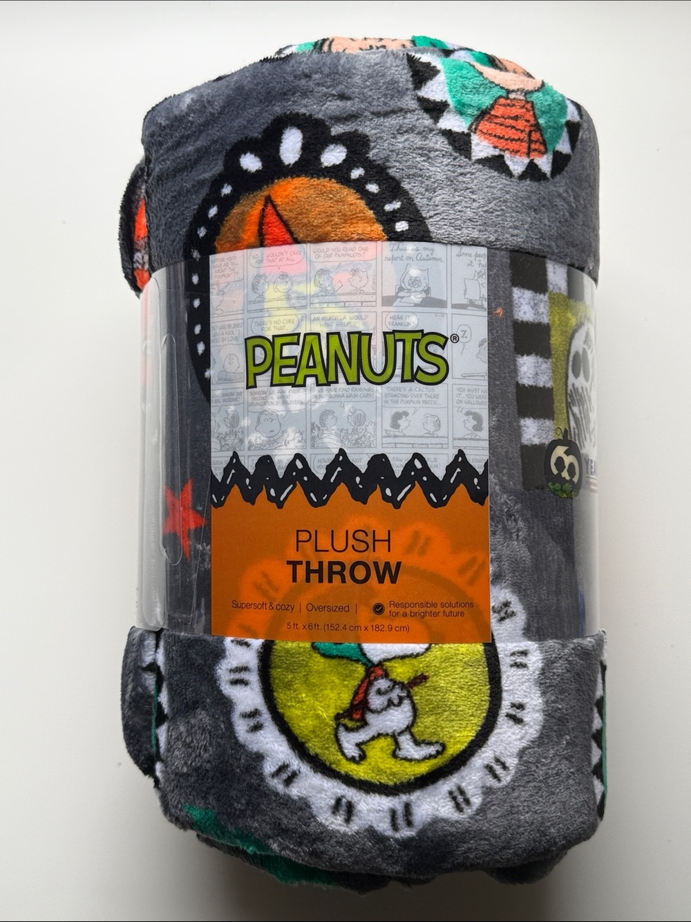 Peanuts Halloween Picture Frame Oversized Plush Throw Blanket NWT